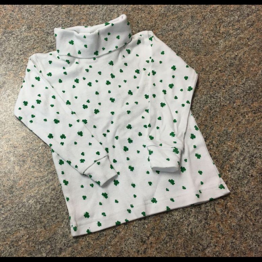 white green clover print turtle neck T sz 2t EUC